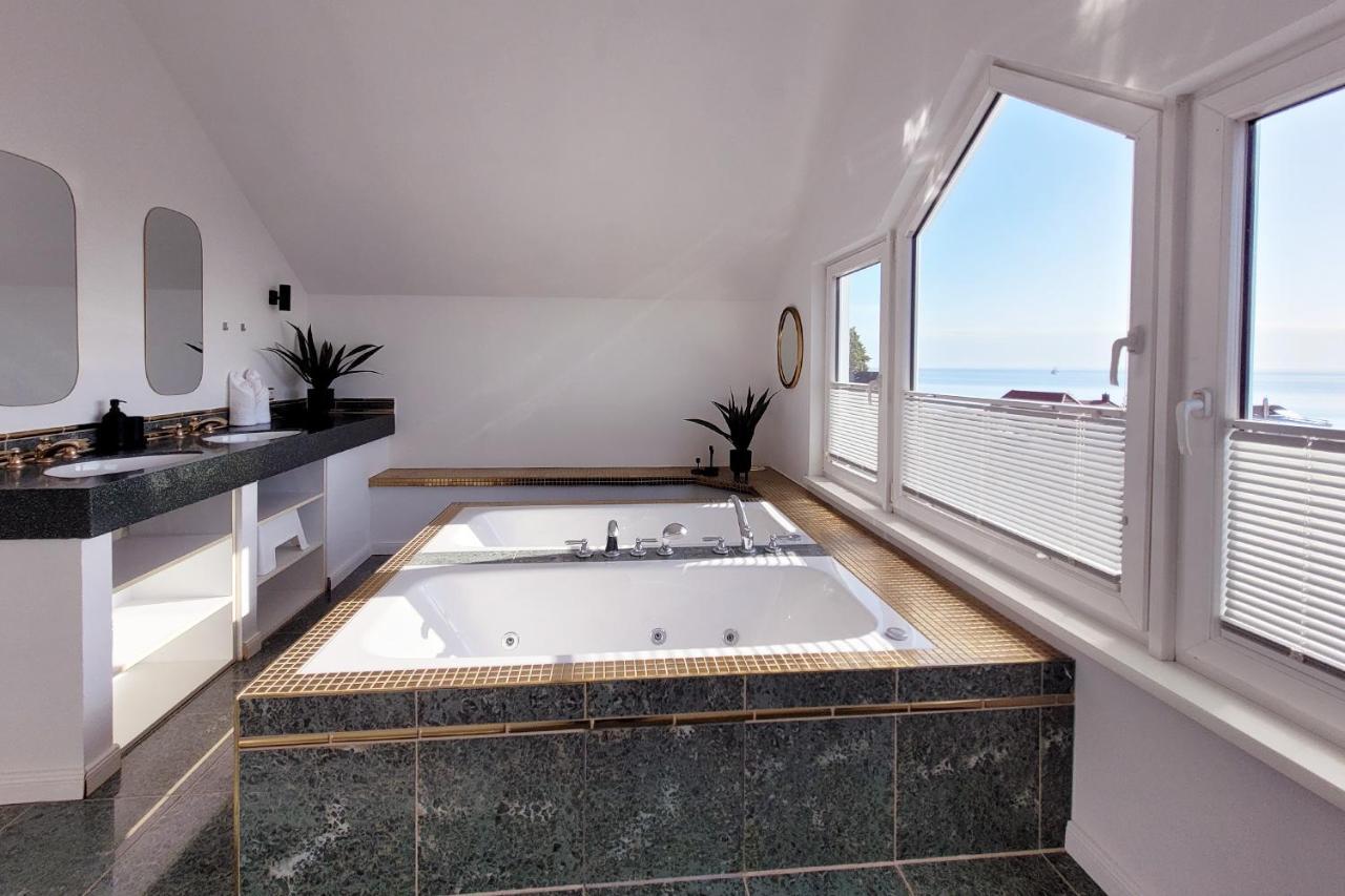 Grosse Penthouse Ferienwohnung Mit Meerblick, Sonnenterrasse & Luxusbad Von "Momentic" Sierksdorf Exterior photo